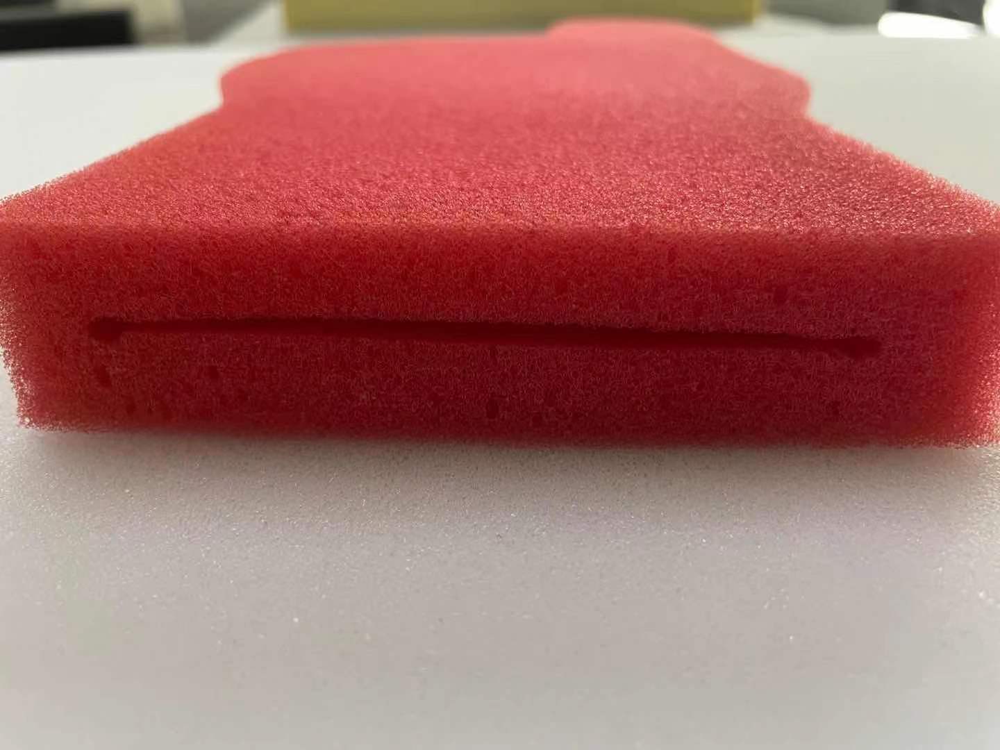The manufacturer produces water-absorbing colored anti-slip wave sponge rapid shock-absorbing sponge pad inner lining as required Application Scenario