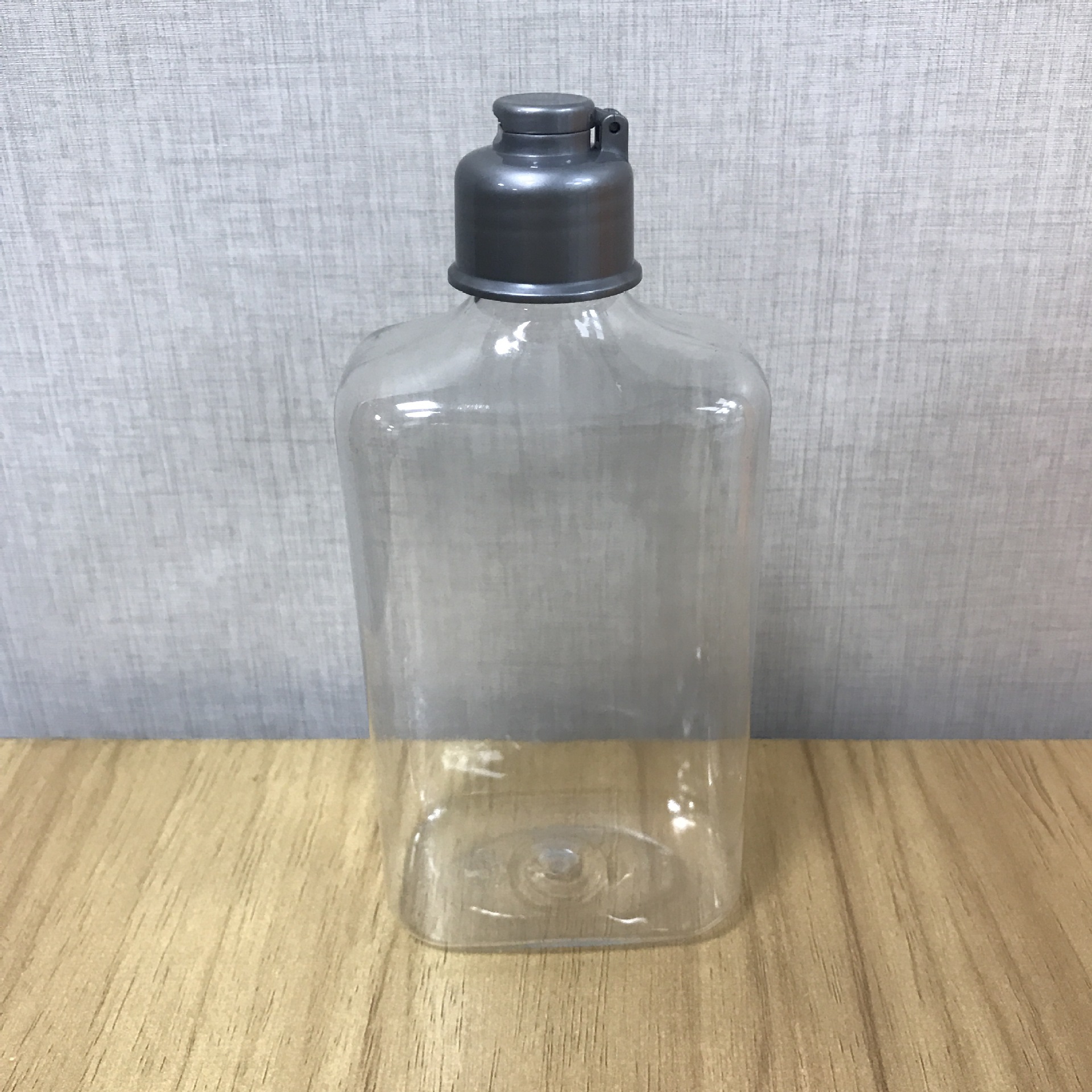 280ml PET内衣裤洁净转洗原液透明扁瓶 配叮当翻盖