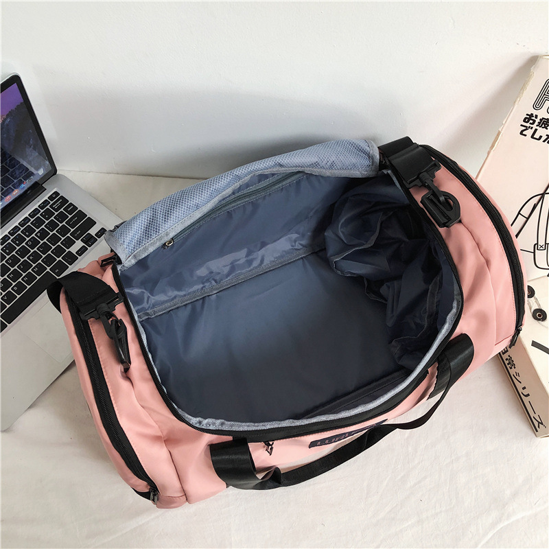 Wholesale fashionable men's handbags, sports training and fitness bags, large-capacity travel bags, storage bags, dry and wet separation bags Application Scenario