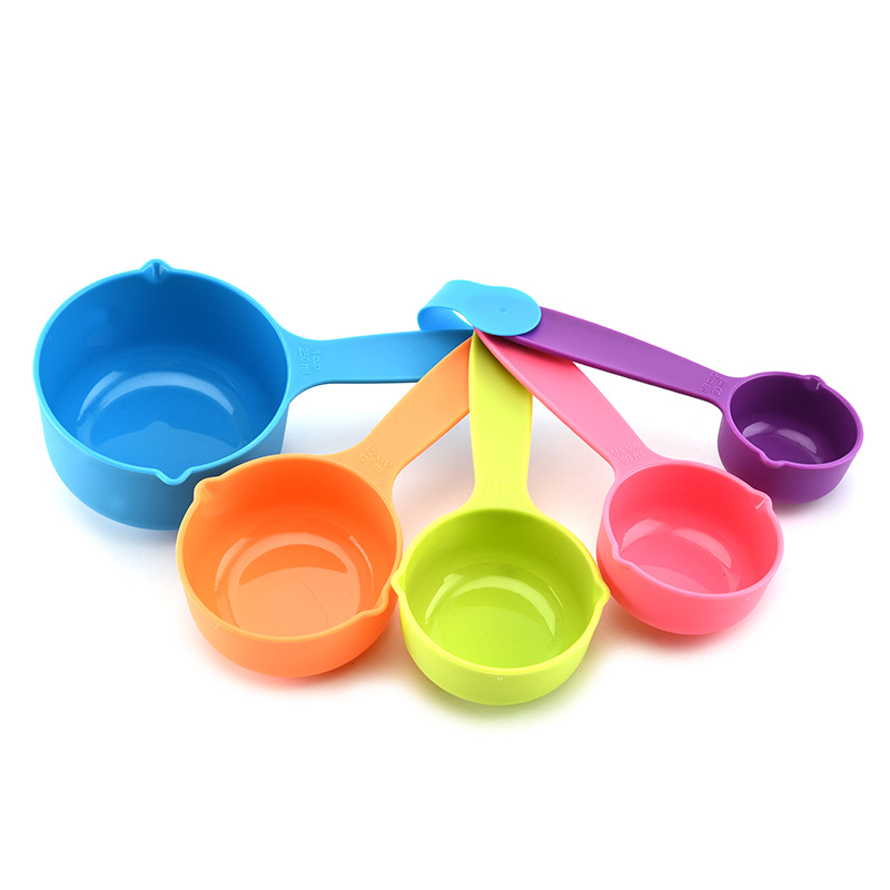 35823 Hot-selling rainbow Measuring spoon, measuring cup with scale, liquid measuring spoon, baking small tools Application Scenario