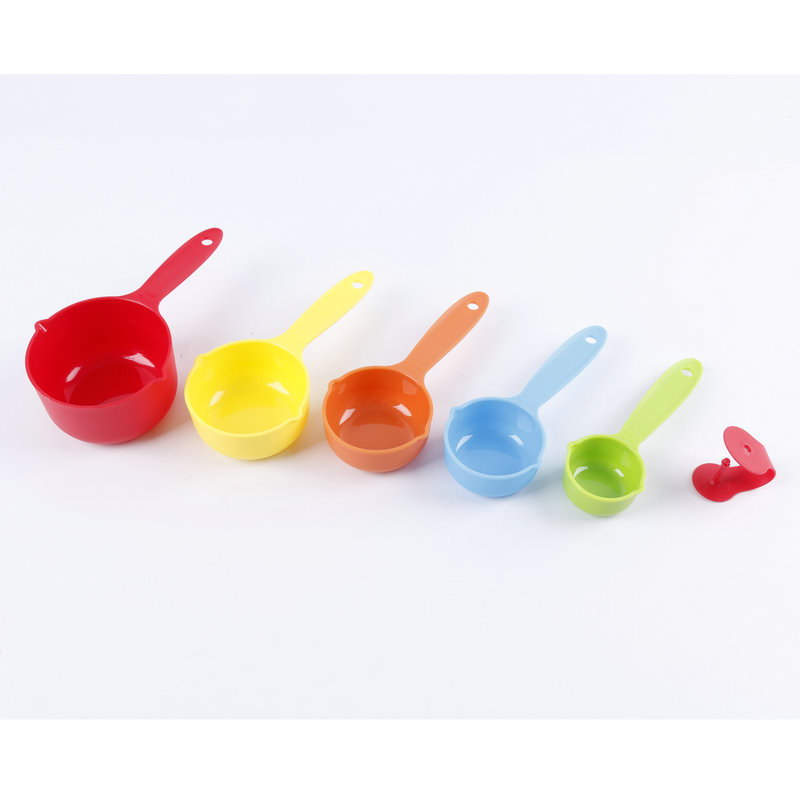Herramientas de horneado de cocina 5 cucharas de medición de plástico de color grande tazas de medición combinación de cucharas de medición para hornear harina set Application Scenario
