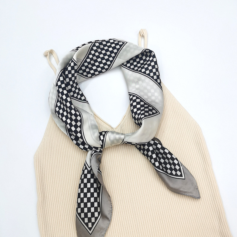 New checkered letter printed square scarf, foreign trade silk scarf in stock, silk imitation soft neckerchief Specification image