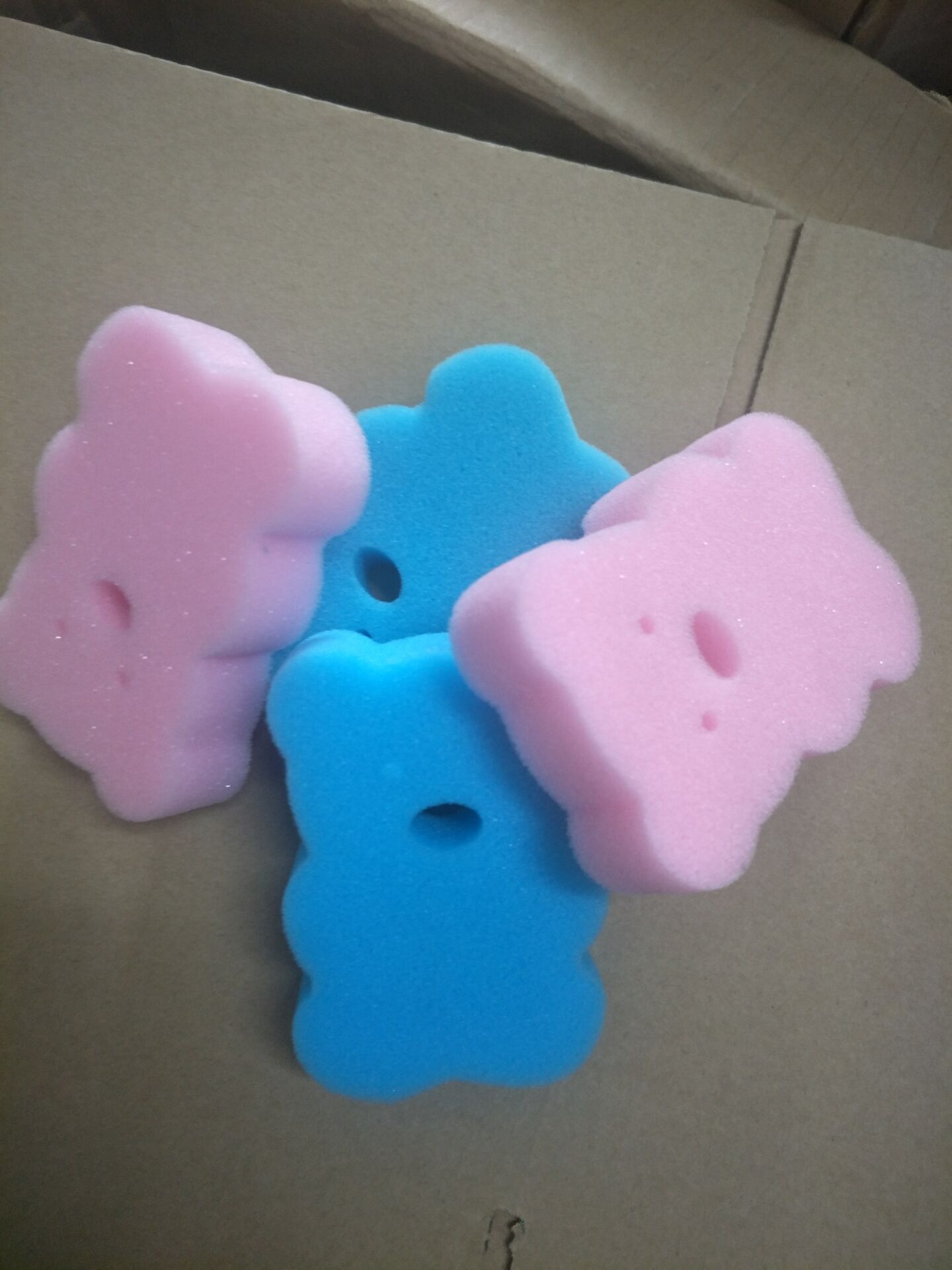 Children's bath sponge in the shape of cute little bears, children's bath sponge, bath sponge and bath cotton details Picture