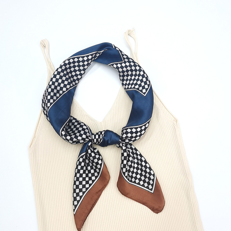 New checkered letter printed square scarf, foreign trade silk scarf in stock, silk imitation soft neckerchief Application Scenario