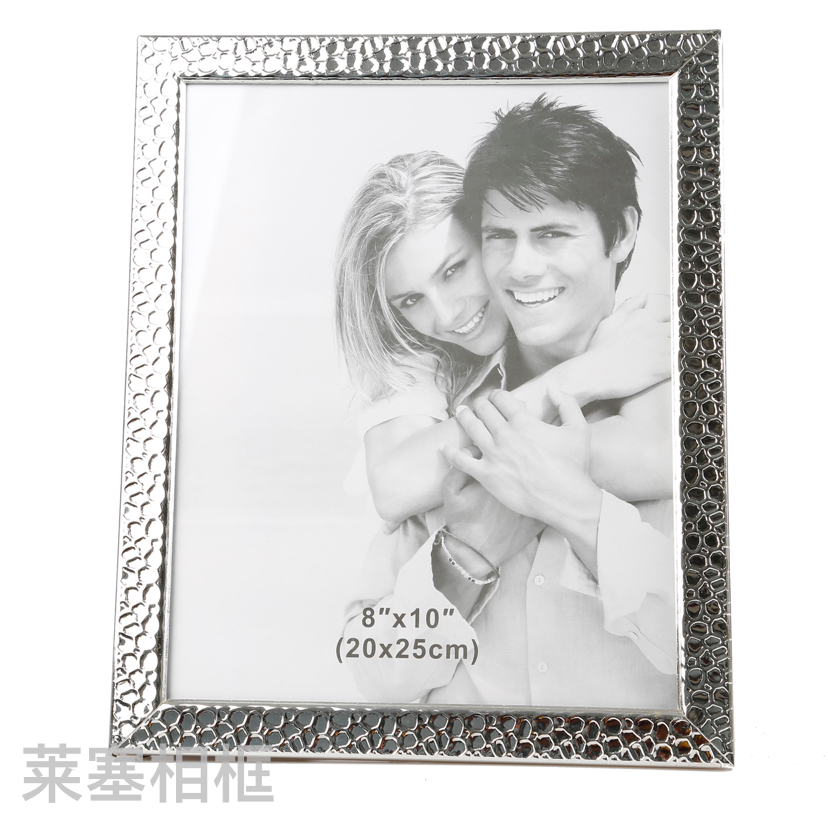 Photos of creative hammered metal decorative items, home decoration gifts, living room and bedroom handicrafts, metal photo frames Application Scenario