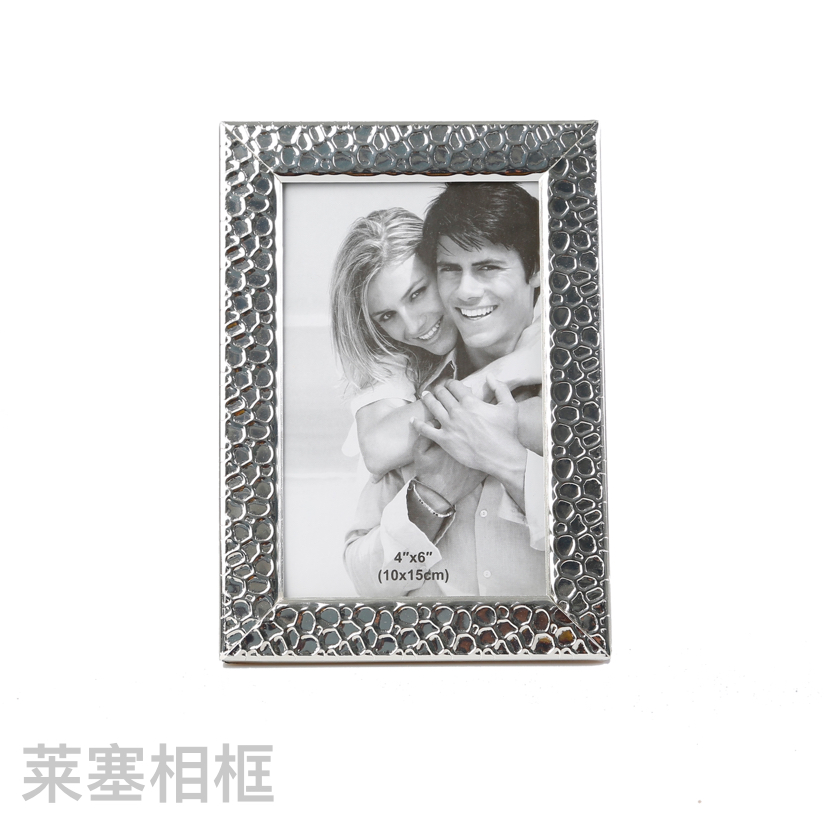 Photos of creative hammered metal decorative items, home decoration gifts, living room and bedroom handicrafts, metal photo frames