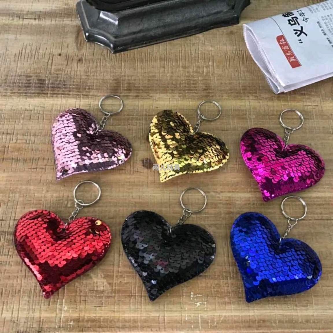 Valentine's Day bestseller: Single-sided heart-shaped sequined pendant, keychain, Valentine's Day accessory, heart-shaped pendant Item Picture