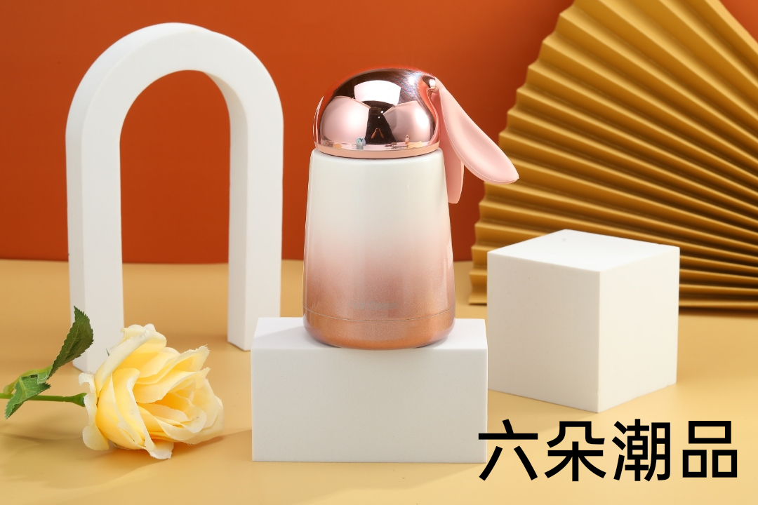 简约保温杯/硅胶提手保温/吨吨杯白底实物图