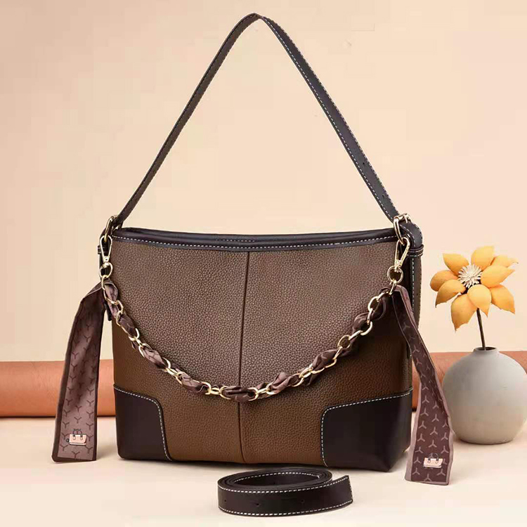 Yiding Bags 9018 New Korean-style versatile single-shoulder bag and fashionable crossbody underarm bag details Picture