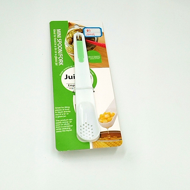 Plastic double-headed multi-functional fork, spoon and strainer for kitchen small tools Application Scenario