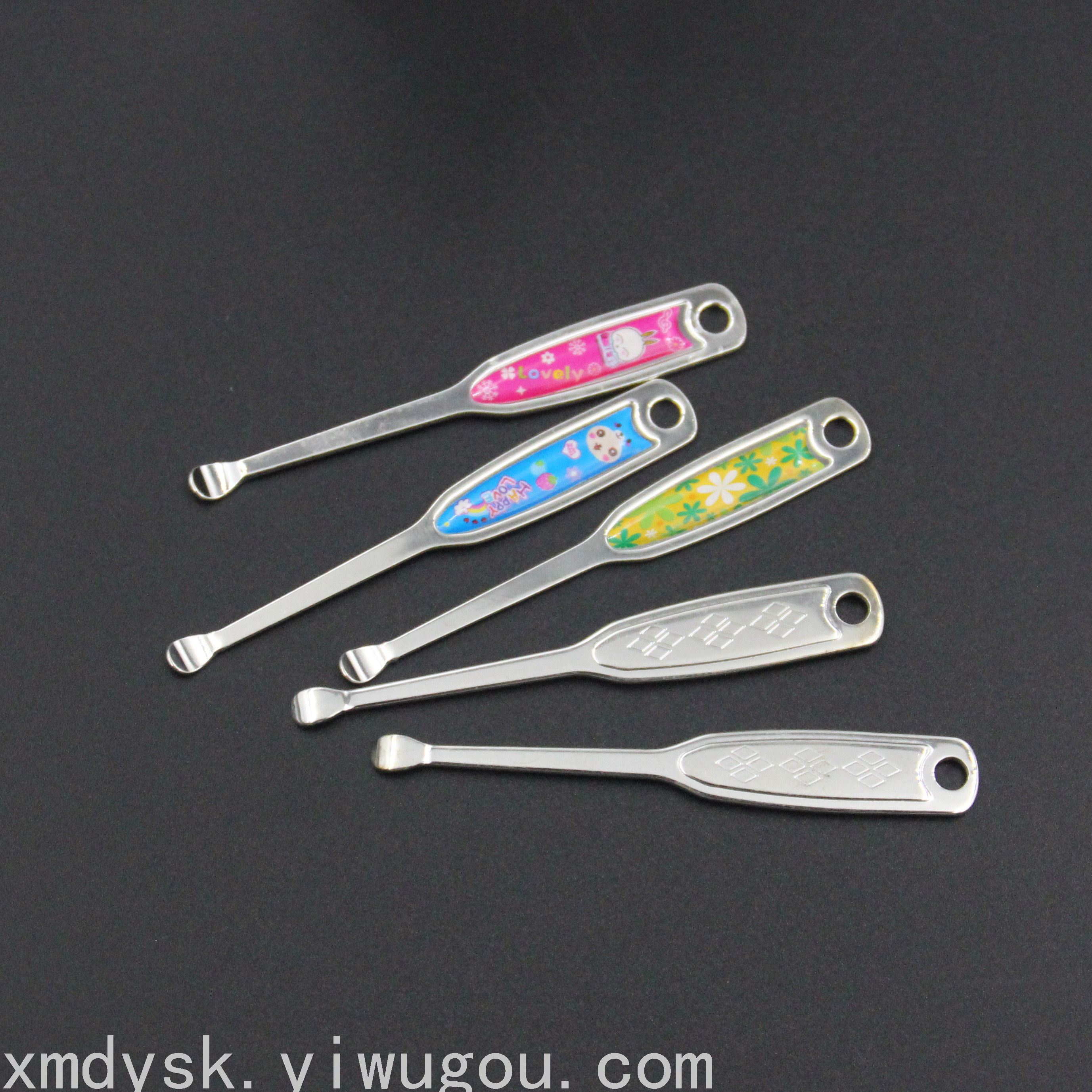 Xinmeida A008 Silver Cartoon ear scoop, creative and cute ear scoop, ear picker, ear picking tool for removing earwax Application Scenario