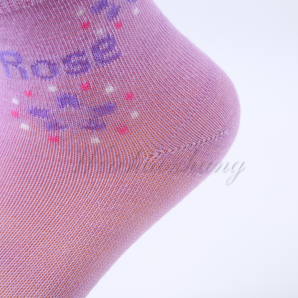 The cotton socks for girls in primary and secondary schools decorated with heart-shaped fruit patterns are comfortable to wear and come in a variety of colors Application Scenario