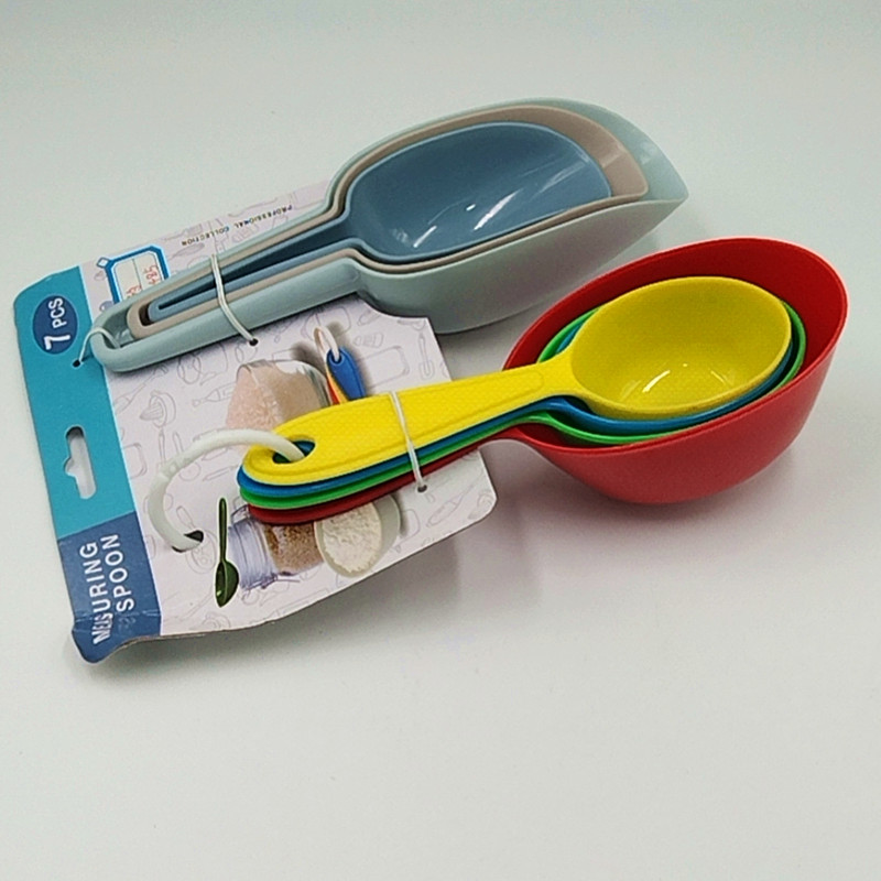 Family version thickened PP plastic ice spatula with engraved measuring spoons, colorful flour spatula, kitchenware food spatula, multi-functional spatula Application Scenario
