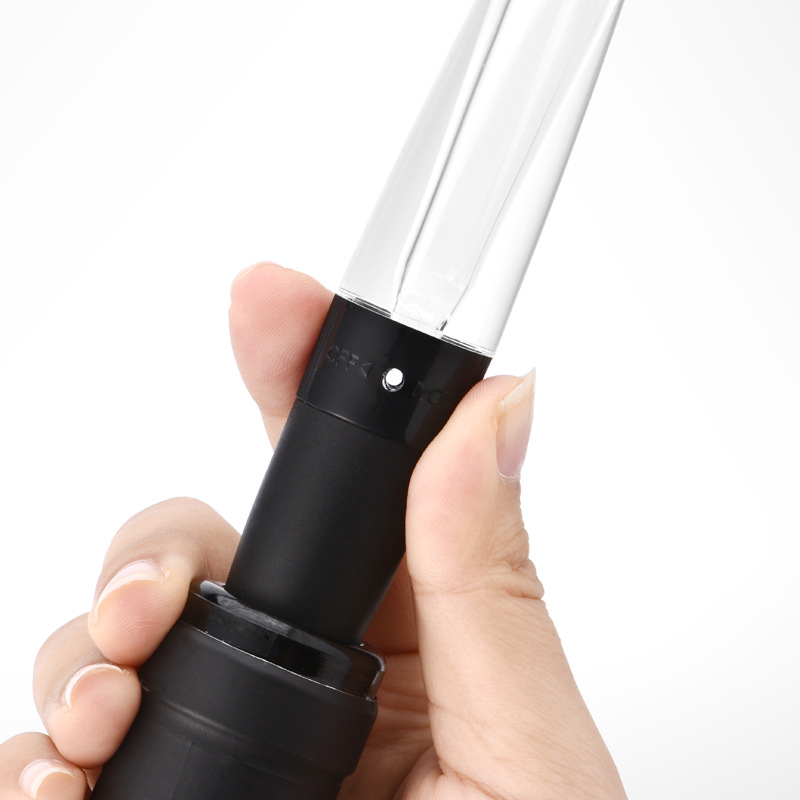 Factory direct sales, restaurant and bar, anti-drip and leak-proof champagne and red wine, transparent silicone plastic quick decanter, wine spout and wine pouring device Application Scenario