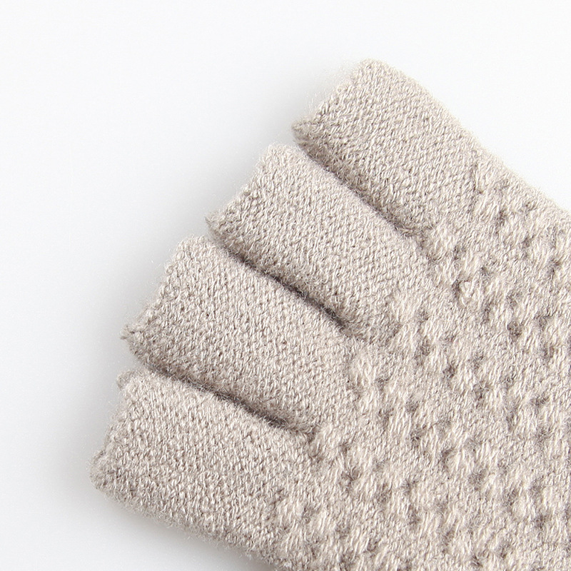 Winter New Adult Men's Solid Color Label Half Finger Knitted Warm Gloves Fashion Half Student Writing Bare Fingers Specification drawing