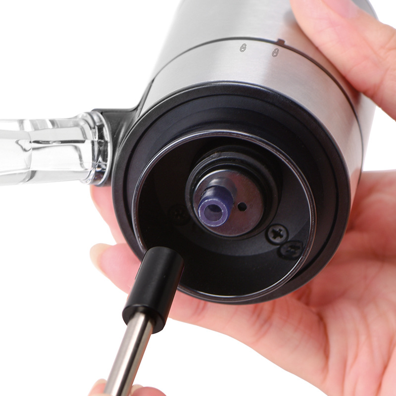 Cross-border electric decanter with instant decanting function, wine and red wine divider, base-type electric decanter Application Scenario