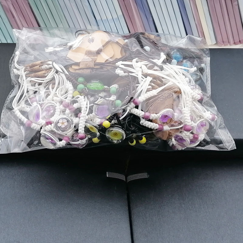 Wholesale of A1555 multiple types of student braided rope bracelets, ornaments and bracelets at a 2-yuan store in Yiwu Application Scenario