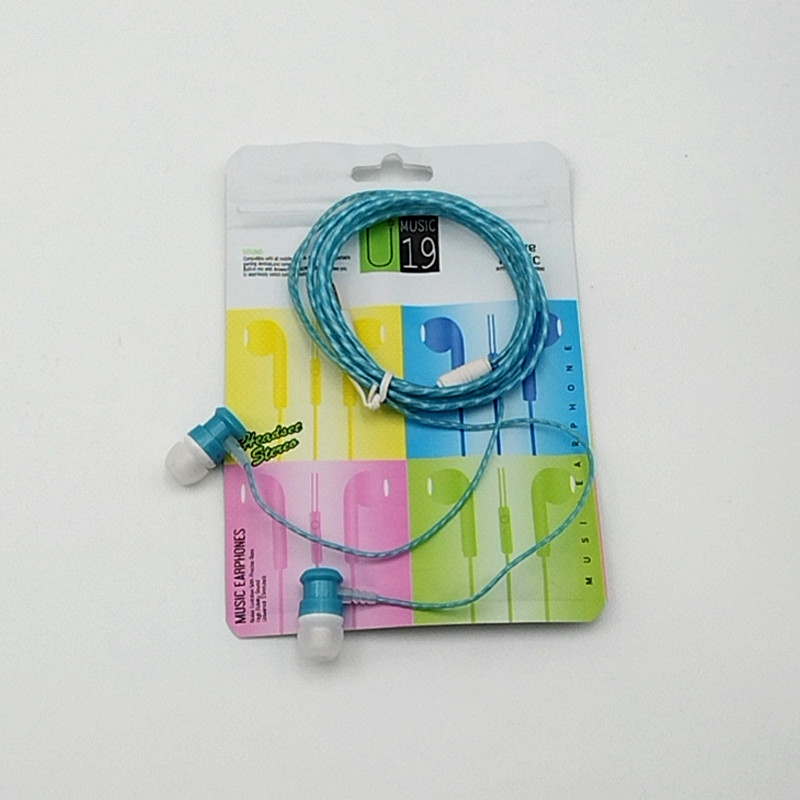 New in-ear headphones with cables, small headsets, factory direct sales, universal for mobile phones, computers and PUBG, in stock wholesale for foreign trade Application Scenario