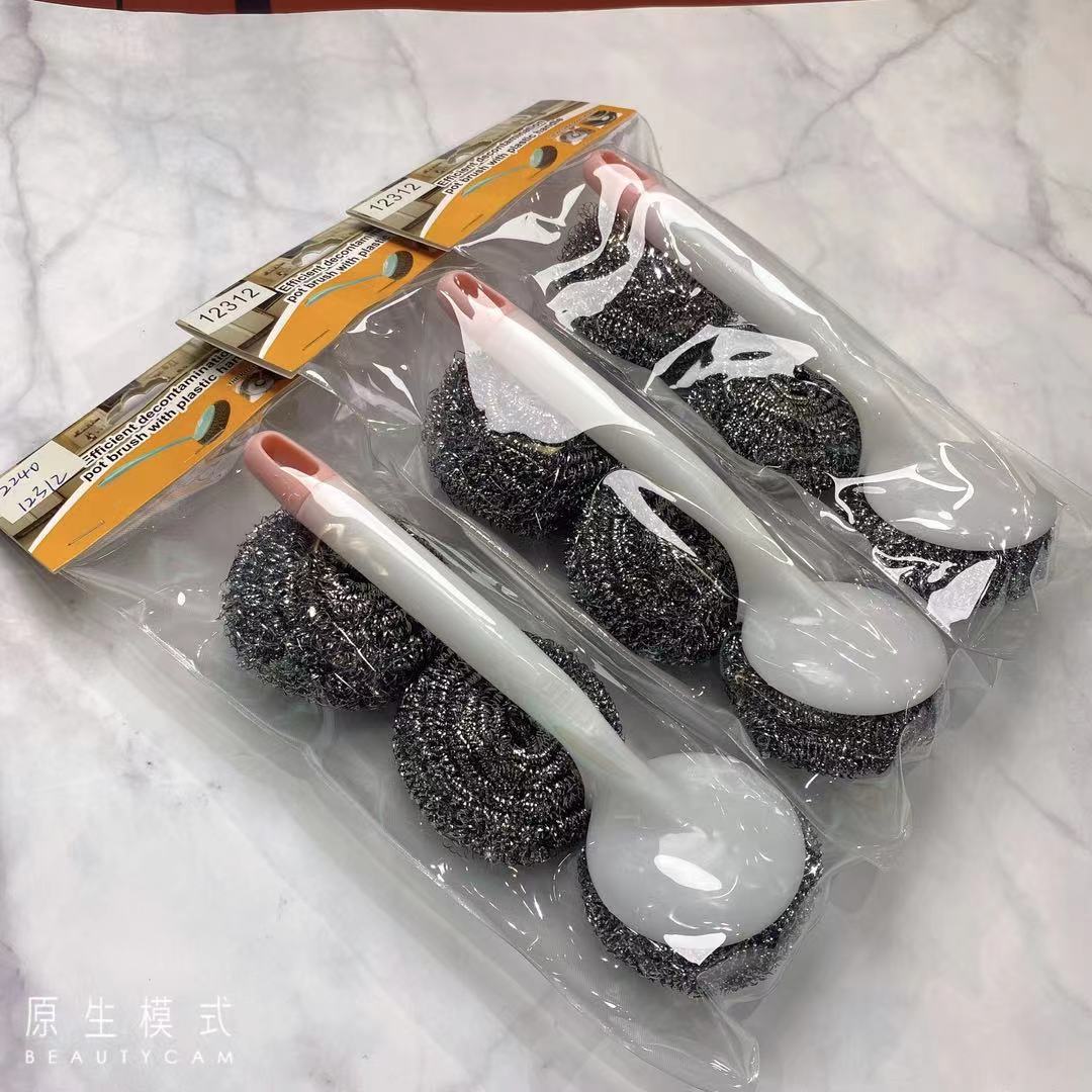 Plastic bowl brush, long-handled pot brush, steel wool ball kitchen cleaning brush, wall-mounted sink and stove cleaning brush Application Scenario