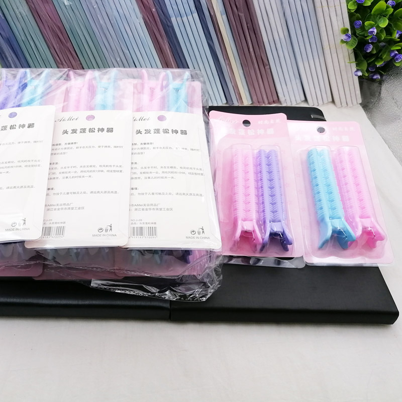 Two H1712 nylon hair curlers are free gifts at the 2-yuan store in Yiwu Item Picture