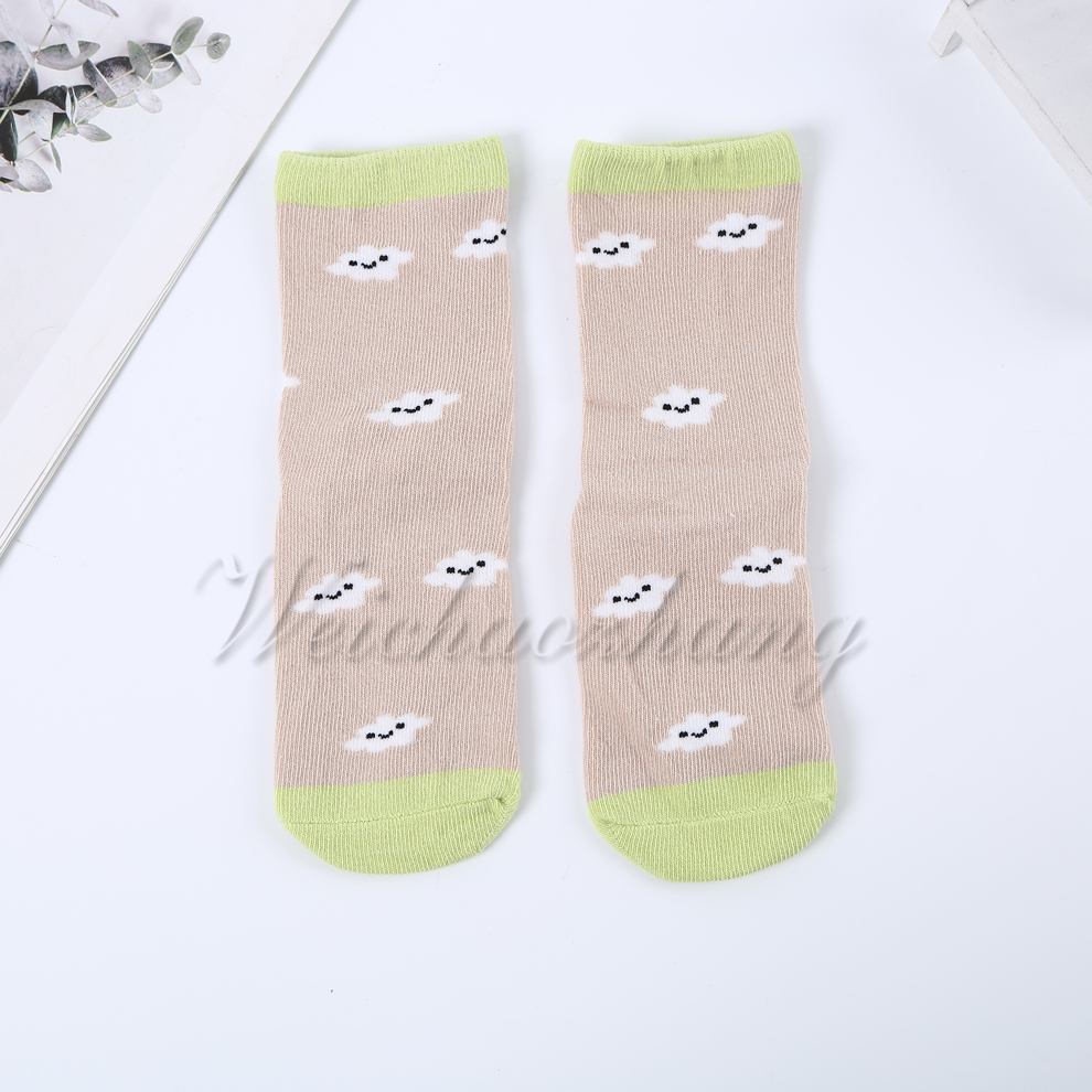 A variety of animal-themed patterned Ins-style cotton socks for autumn and winter, comfortable and versatile student cotton socks for children Application Scenario