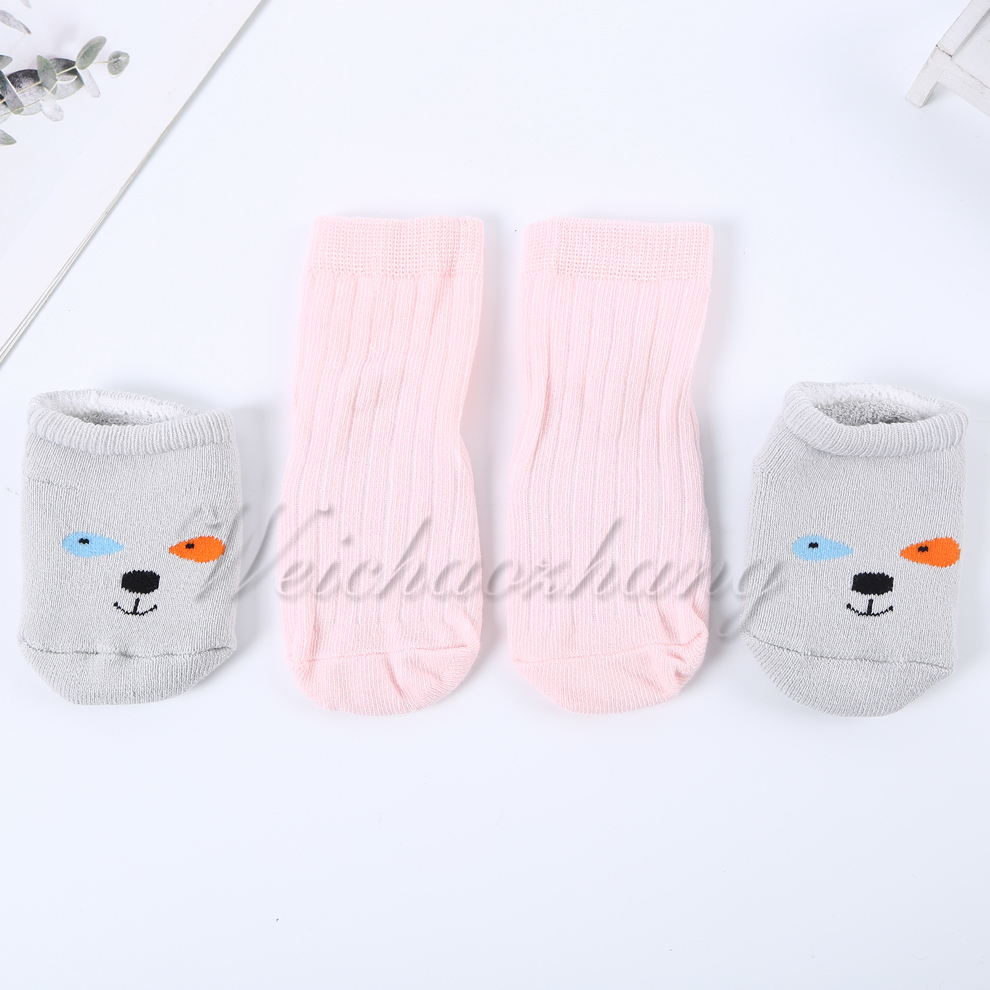 Winter indoor baby learning to walk, cool off soft-soled baby sock set, cartoon-style cotton sock floor sock set Application Scenario