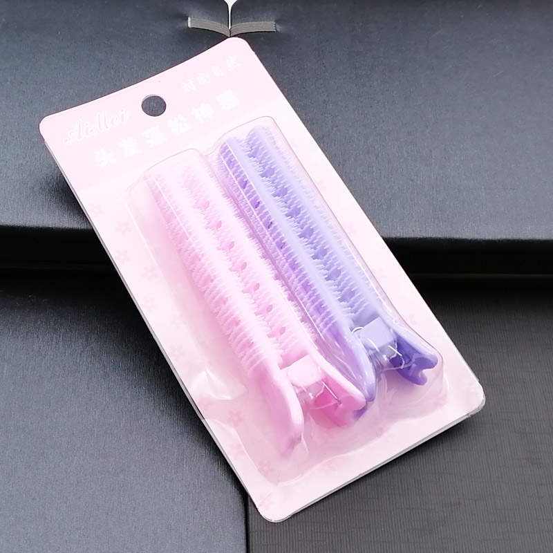 Two H1712 nylon hair curlers are free gifts at the 2-yuan store in Yiwu Application Scenario