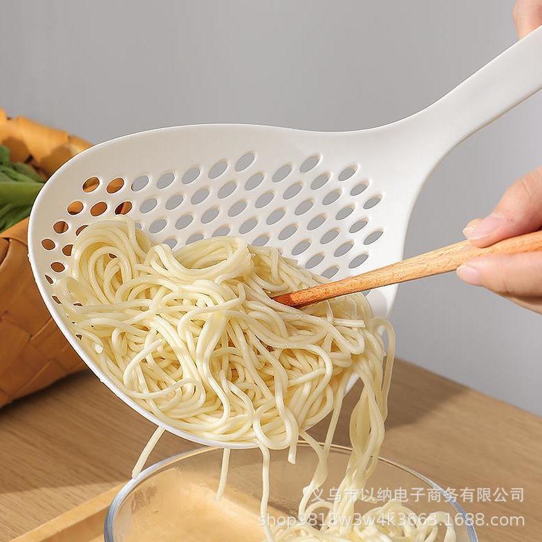 A large kitchen noodle strainer with a nylon large strainer, a household long-handled anti-slip round strainer, a draining strainer through the strainer Specification image