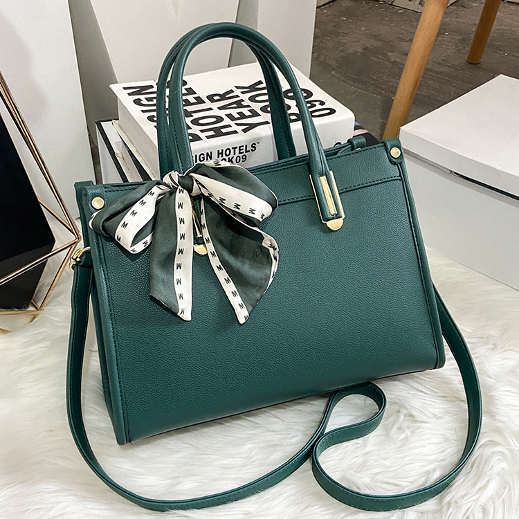 Yiding Luggage 506 New model women's handbag, single-shoulder bag, simple, casual and versatile crossbody bag Application Scenario