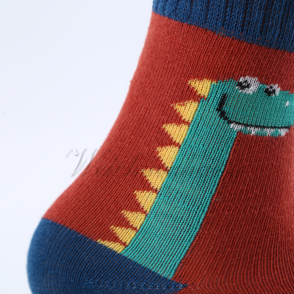 Cartoon-patterned, color-blocked, fashionable, sporty and casual long socks for big boys, breathable and comfortable, new style for street stalls and night markets Specification image