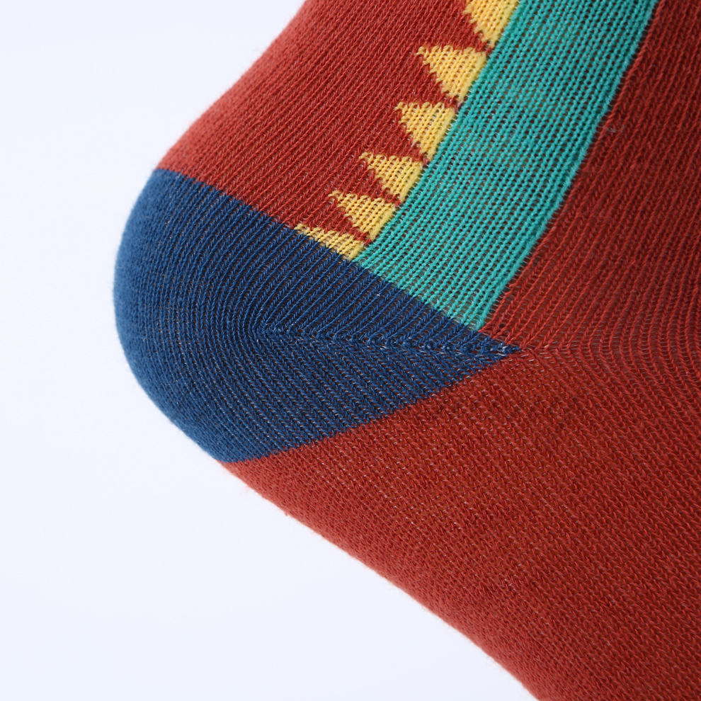 Cartoon-patterned, color-blocked, fashionable, sporty and casual long socks for big boys, breathable and comfortable, new style for street stalls and night markets Application Scenario
