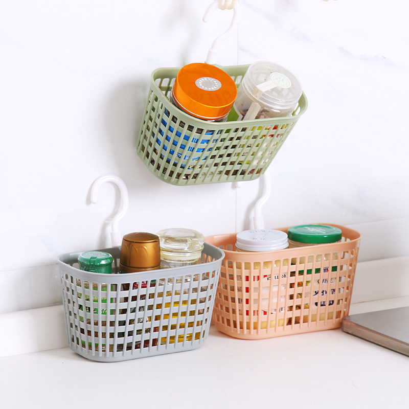 Venta al por mayor cuarto de baño giratorio gancho único cesta colgante rattan trenzado cesta de almacenamiento de plástico cocina mesa cesta cesta colgante de plástico