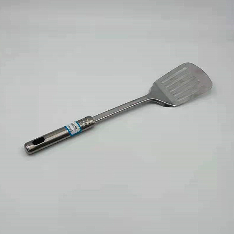 Best-selling stainless steel kitchenware: thickened heat-insulating and scald resistant frying spatula, flat spatula for stir-frying, flat-bottomed spatula for pancakes, and steak spatula Application Scenario