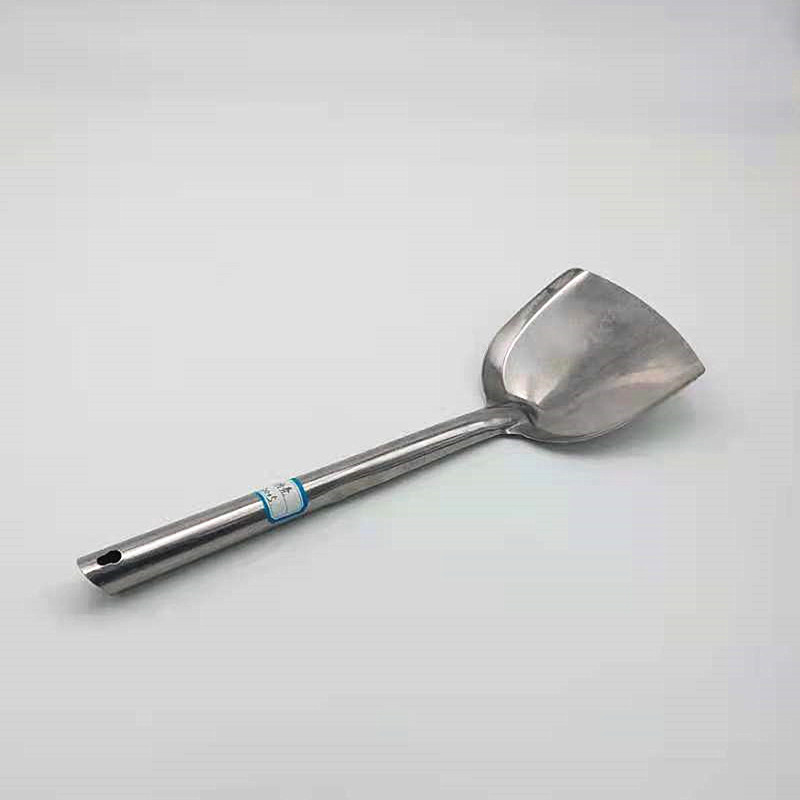 A popular household traditional stainless steel spatula for stir-frying, rice spatula with iron handle, iron pot spatula, and kitchen utensils for stir-frying Application Scenario