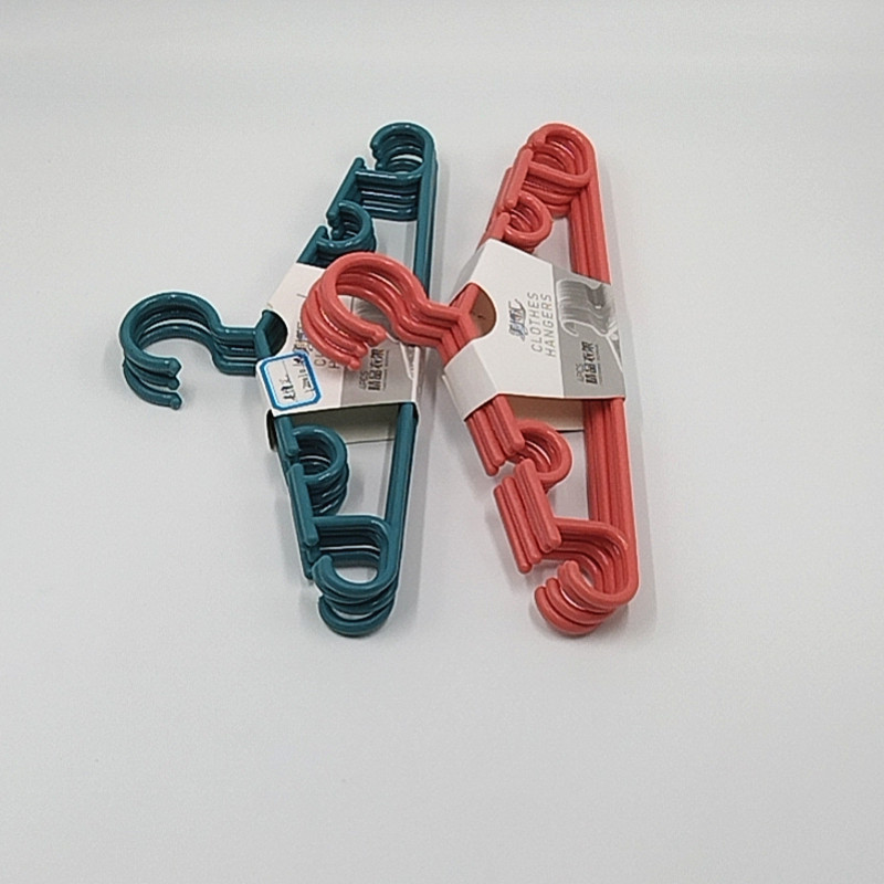 Anti-slip children's clothes rack, clothes drying rack, baby and children's clothes hanger, clothes hanger, household plastic clothes hanger Application Scenario