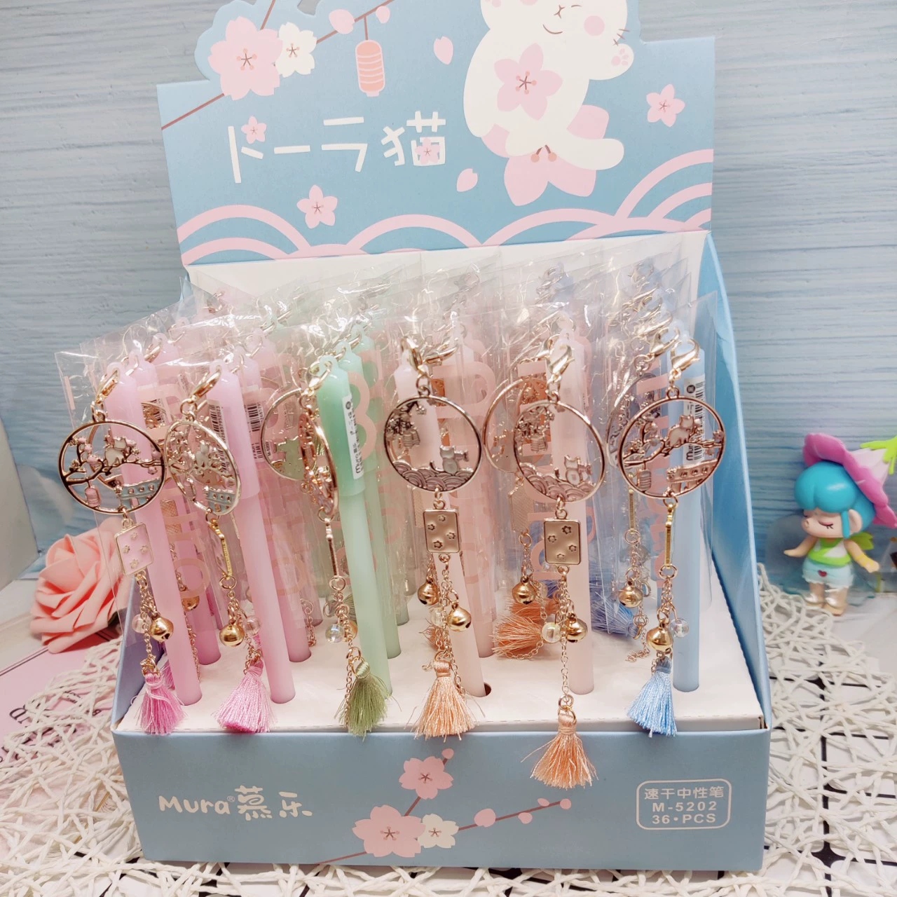 Mule 5202 Girl Heart Ancient Style Japanese-style cat pendant Pen. It's a good and beautiful writing neutral black pendant pen Item Picture
