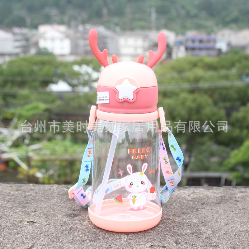 The new M5-191 children's antler cup with straw shoulder strap and student outdoor cartoon water bottle can be customized Specification image