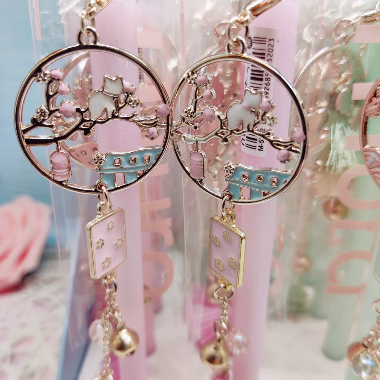 Mule 5202 Girl Heart Ancient Style Japanese-style cat pendant Pen. It's a good and beautiful writing neutral black pendant pen Application Scenario