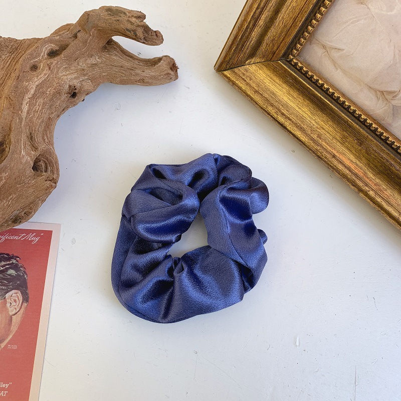 New solid color satin large intestine ring, Korean-style simple pig large intestine hair ring, adult style, foreign trade large intestine ring manufacturer Application Scenario