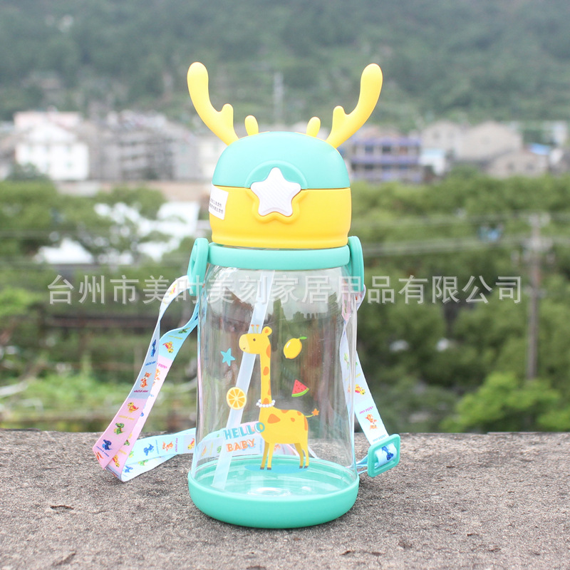 The new M5-191 children's antler cup with straw shoulder strap and student outdoor cartoon water bottle can be customized details Picture