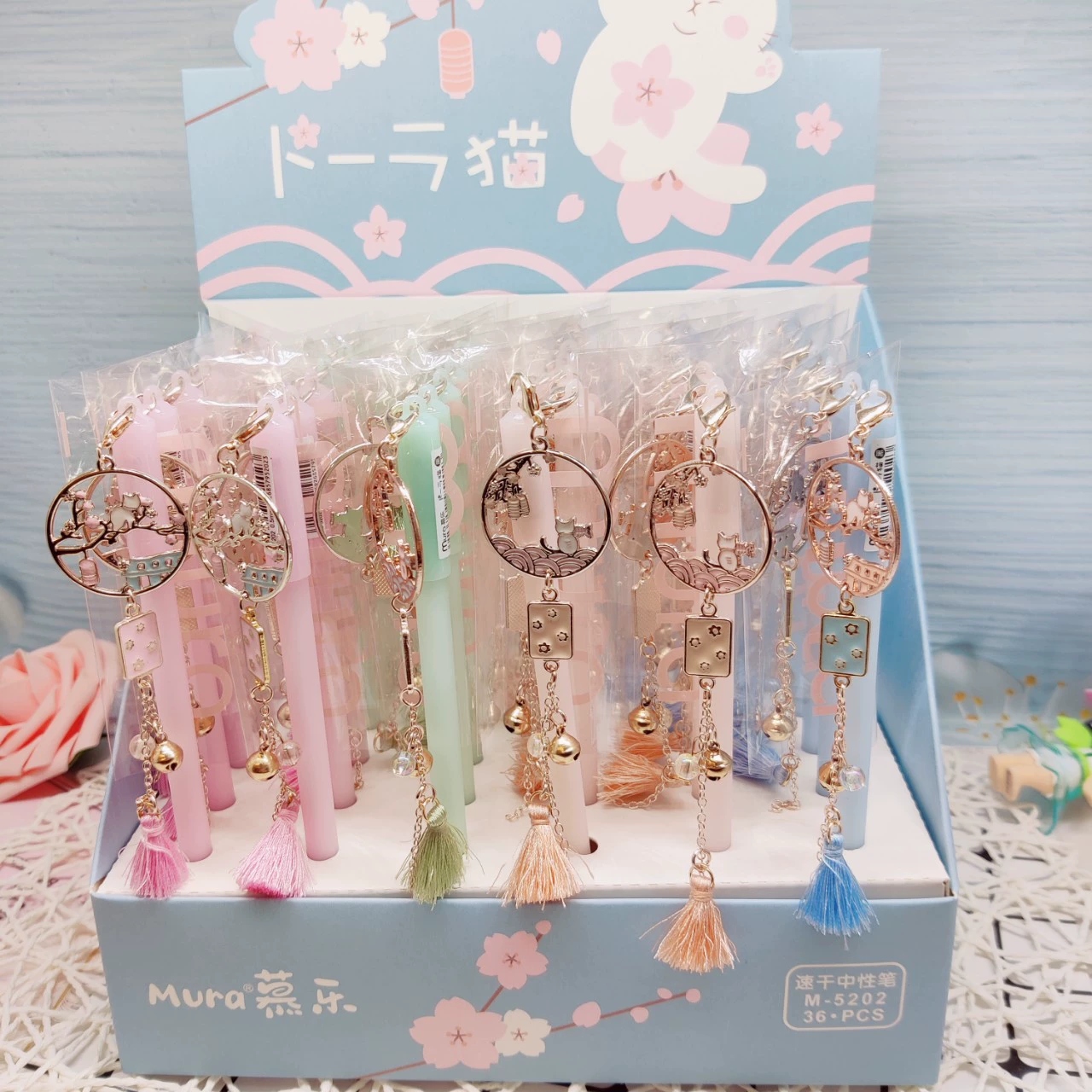 Mule 5202 Girl Heart Ancient Style Japanese-style cat pendant Pen. It's a good and beautiful writing neutral black pendant pen Specification drawing