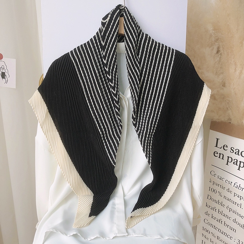 Spring And Autumn Korean Version Of The New 90Cm Square Scarf Crumpled Imitation Cotton And Linen Scarf Autumn Wear With Black And White Two-Color Silk Scarf Wholesale Application Scenario