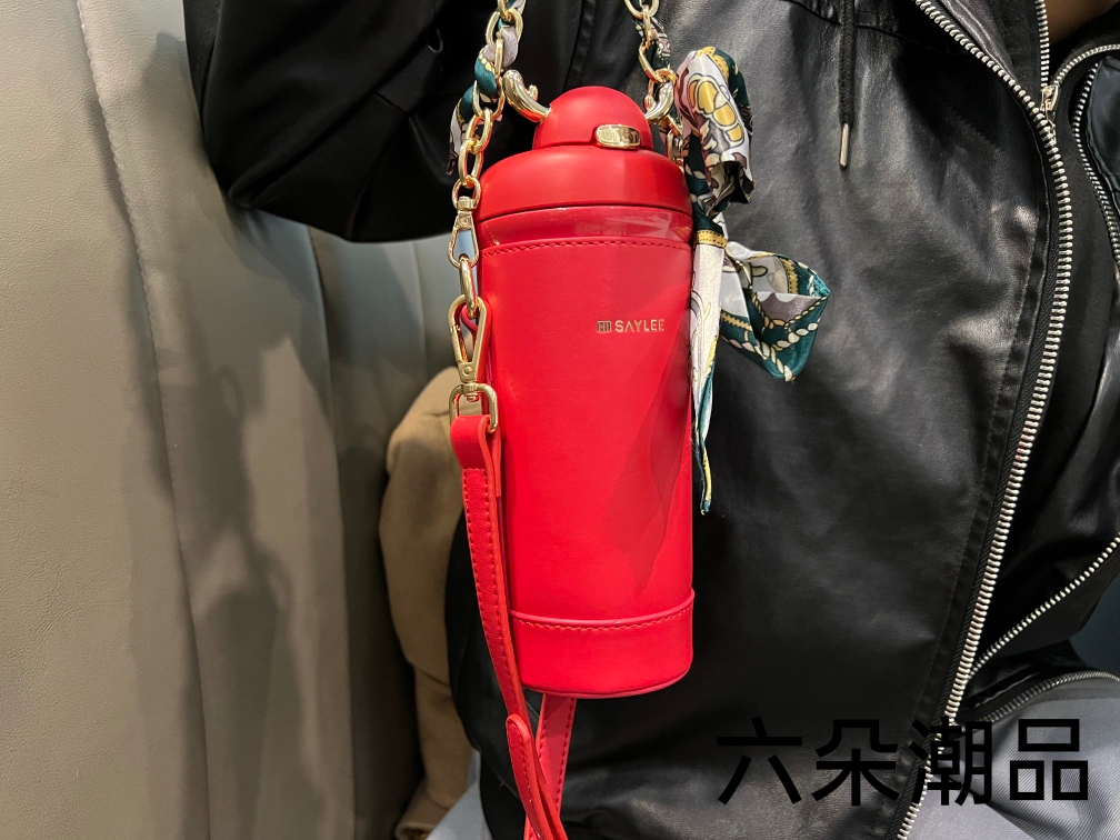 Creative And Cute Christmas Antlers Decorated Women's Large-Capacity Portable Straw Water Cup And Fashionable Crossbody Water Cup Item Picture