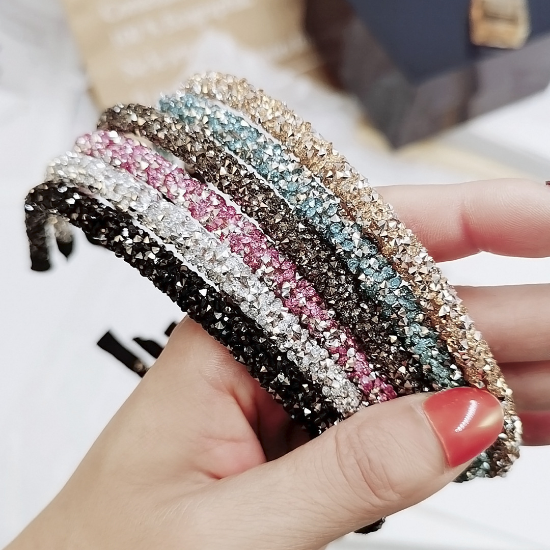 Crystal diamond headband, European and American style fashionable retro hair band, U-shaped headband, hair accessory for women Application Scenario