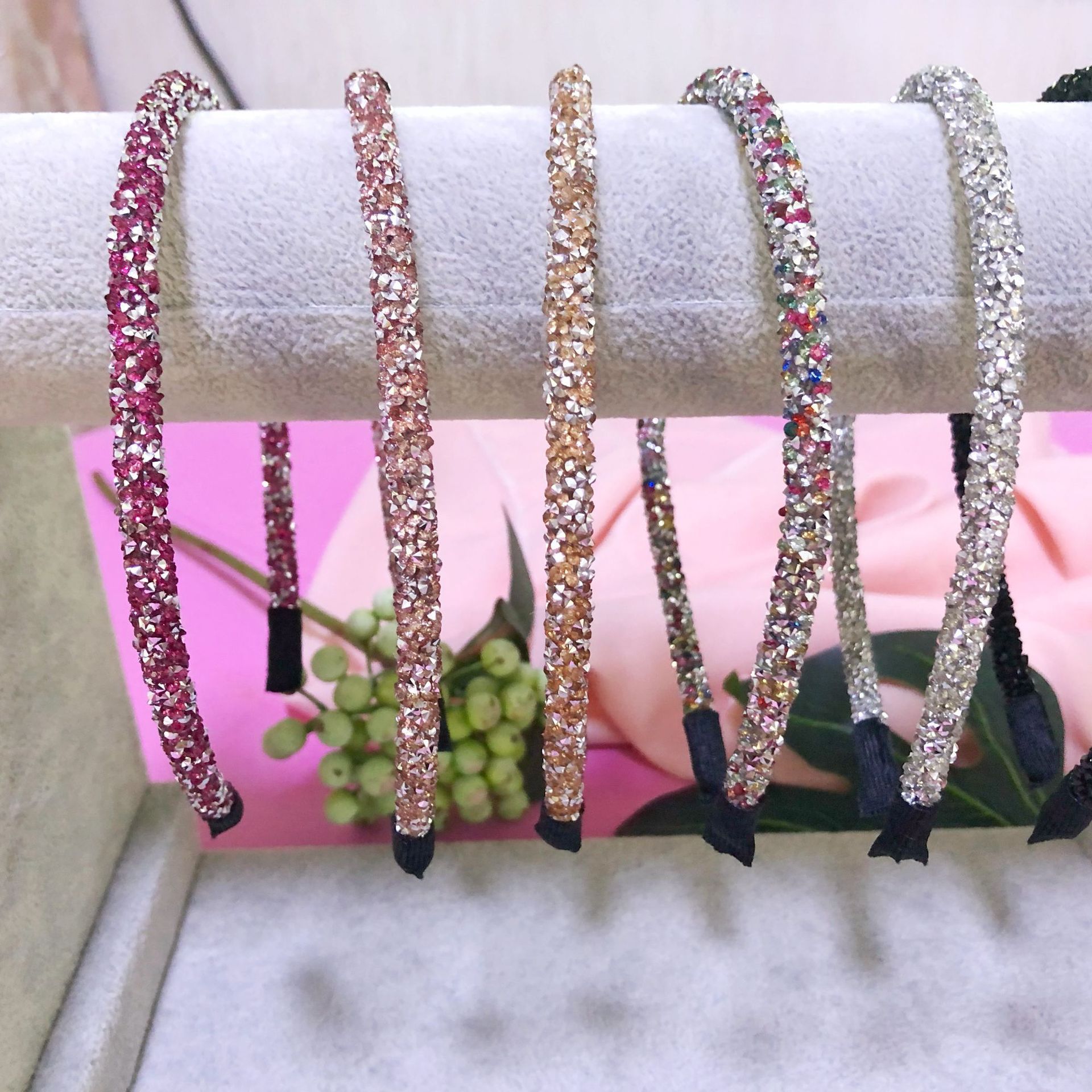 Crystal diamond headband, European and American style fashionable retro hair band, U-shaped headband, hair accessory for women details Picture