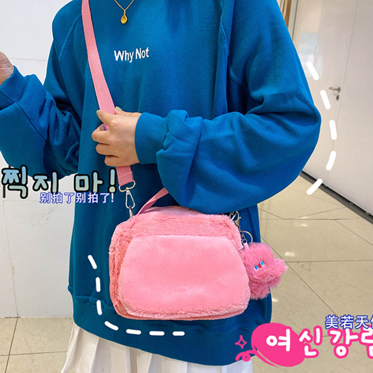 Furry bag girl 2021 autumn and winter new girl cute shoulder handbag bag girl heart wide shoulder plush bag