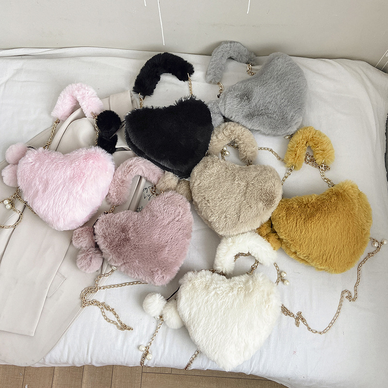 Linda chica peluche bolsa pequeña bolsa de las mujeres 2021 nuevo estilo de moda coreano versión de lana cadena bolsa crossbody bolsa de corazón Application Scenario