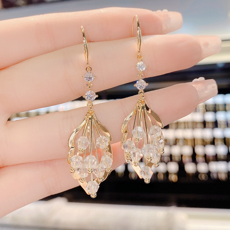 The 2021 autumn new style of personalized and fashionable crystal leaf ear hooks, simple and versatile, light luxury design earrings and pendants for women details Picture