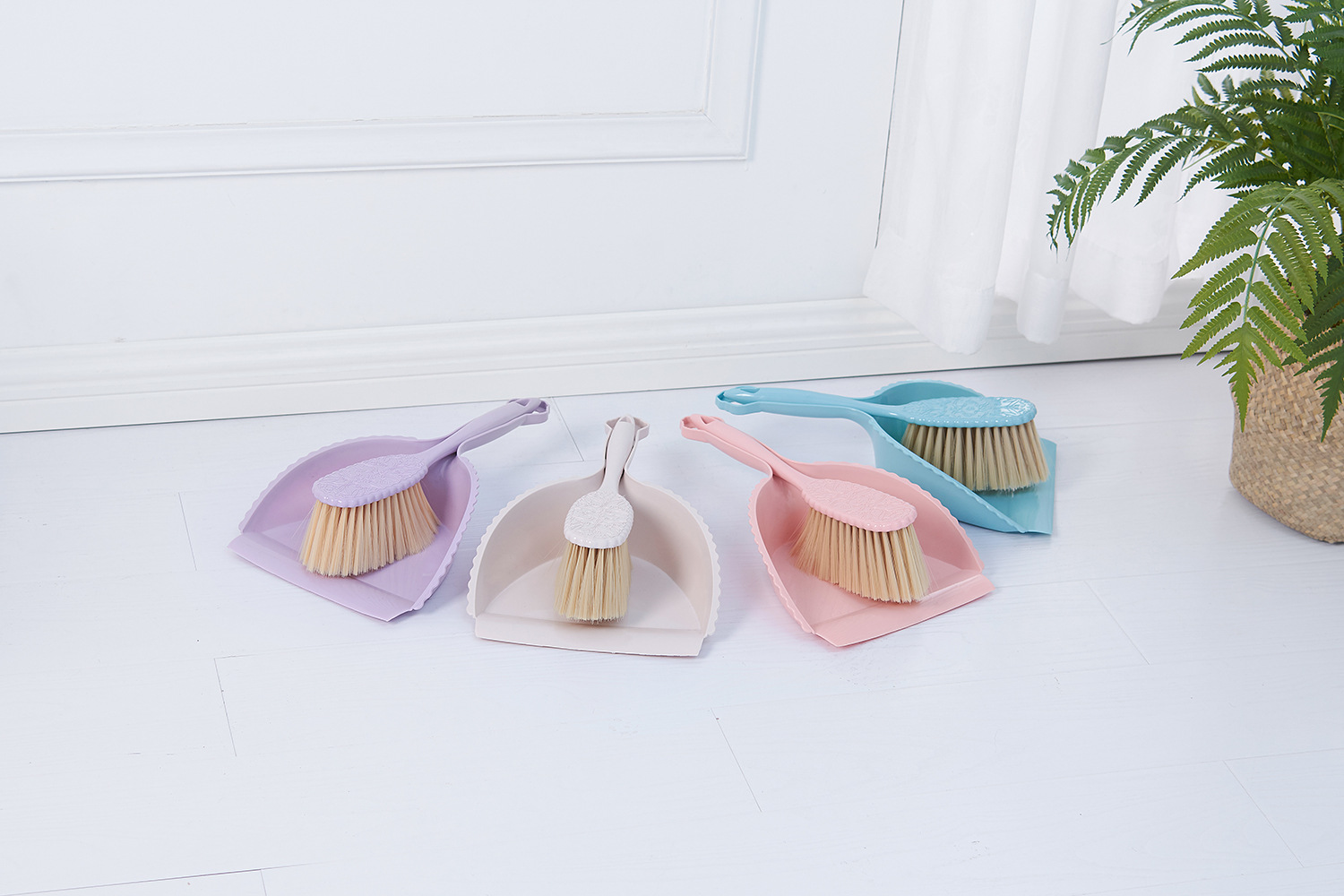 Multi-purpose carved cleaning dust brush set, mini brush, carved calculation set, dustpan set, flour broom dustpan