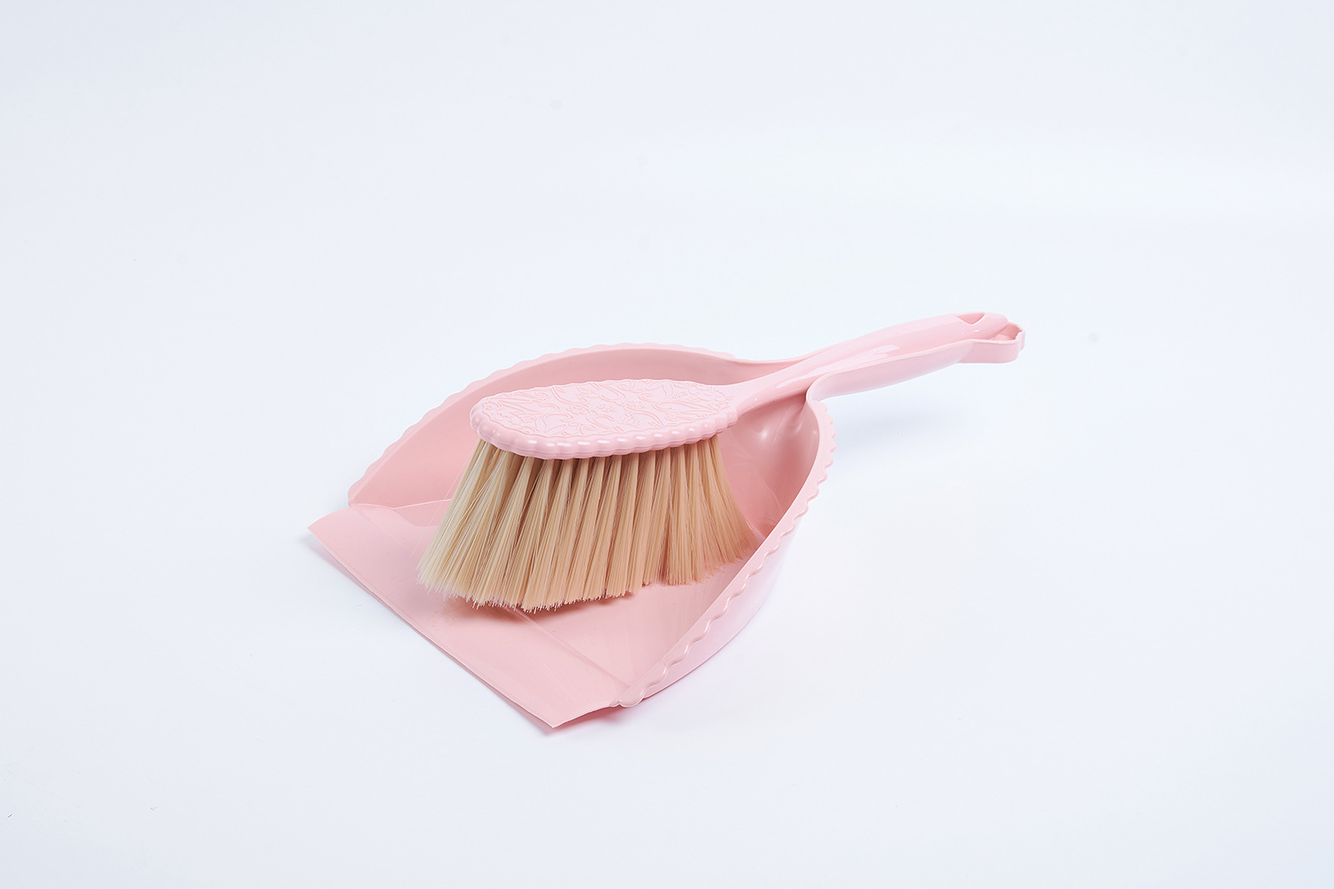 Multi-purpose carved cleaning dust brush set, mini brush, carved calculation set, dustpan set, flour broom dustpan Application Scenario